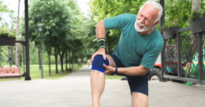 June Newsletter: How Your Chiropractor Can Help with Knee Pain