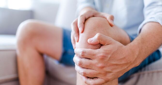 Can a Chiropractor Help With Knee Pain? What Fridley Patients Should Know